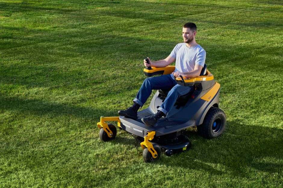  STIGA GYRO 700E ZTR CORDLESS MOWER 